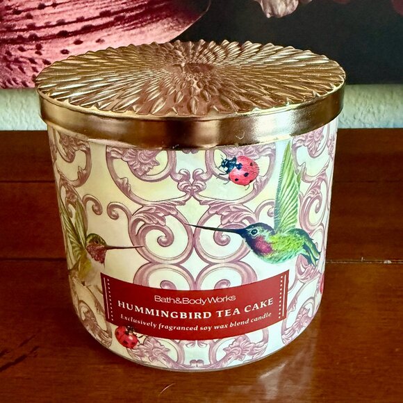 NEW HUMMINGBIRD TEA CAKE  3-Wick 14.5 oz Candle  Bath & Body Works - Picture 1 of 3